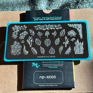 Maniology botanical nail stamping plate w/sleeve m305. Discontinued!